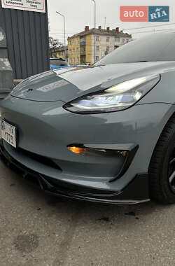 Седан Tesla Model 3 2021 в 