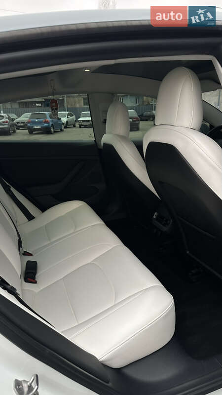 Седан Tesla Model 3 2021 в Кременчуці