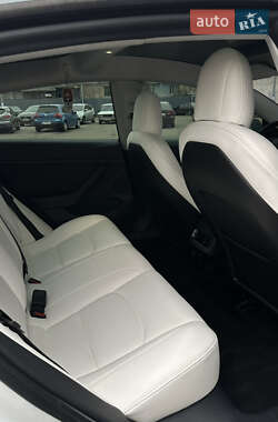 Седан Tesla Model 3 2021 в 