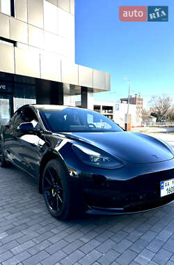 Седан Tesla Model 3 2022 в 