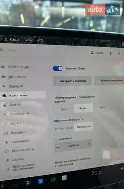 Седан Tesla Model 3 2022 в 