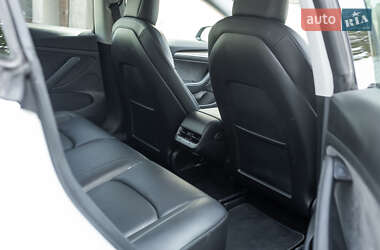 Седан Tesla Model 3 2021 в 