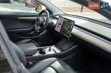 Седан Tesla Model 3 2021 в 