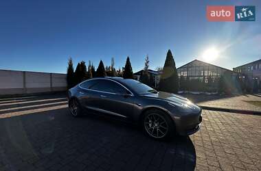 Седан Tesla Model 3 2019 в Стрию