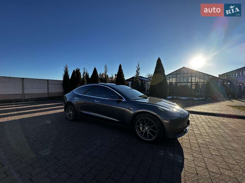 Седан Tesla Model 3 2019 в 