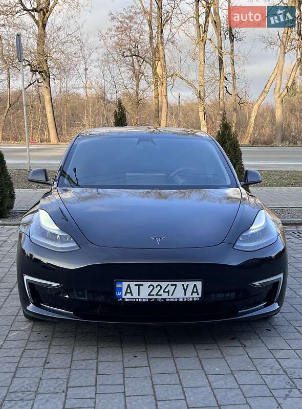 Седан Tesla Model 3 2019 в Івано-Франківську