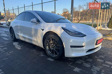 Седан Tesla Model 3 2018 в Львові