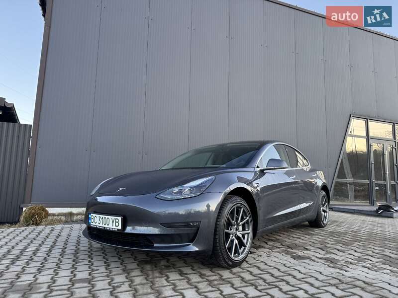 Седан Tesla Model 3 2019 в Львові