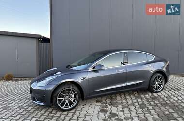 Седан Tesla Model 3 2019 в Львові