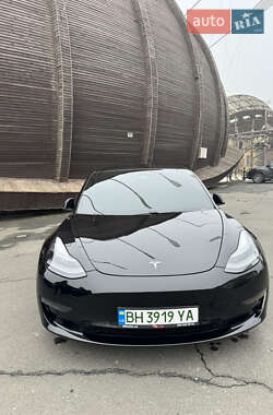 Седан Tesla Model 3 2021 в 