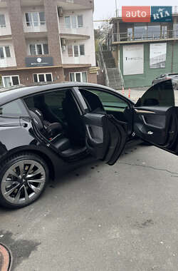 Седан Tesla Model 3 2021 в 