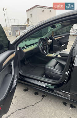 Седан Tesla Model 3 2021 в 