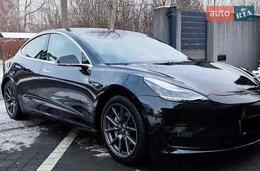 Седан Tesla Model 3 2020 в 