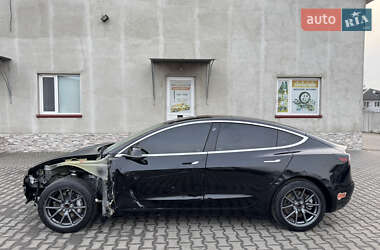 Седан Tesla Model 3 2019 в 