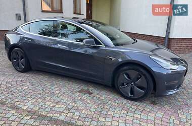 Седан Tesla Model 3 2018 в Львові