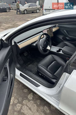 Седан Tesla Model 3 2020 в 