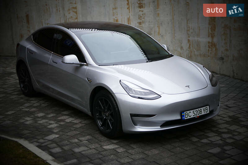 Седан Tesla Model 3 2018 в Львове