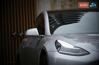 Седан Tesla Model 3 2018 в 