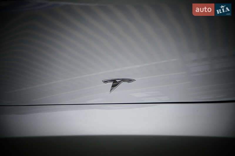 Седан Tesla Model 3 2018 в Львове