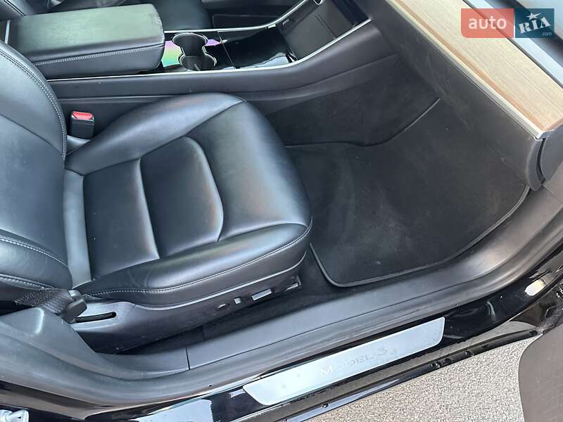 Седан Tesla Model 3 2019 в Рівному