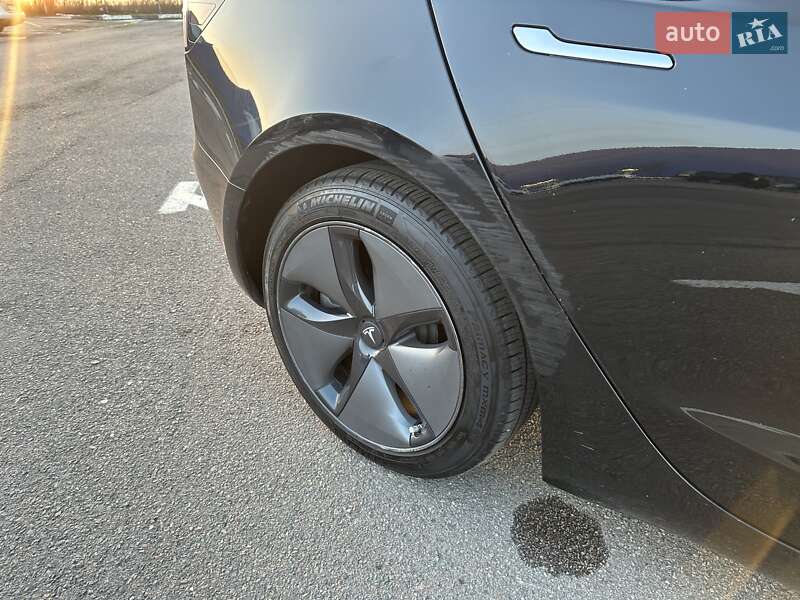 Седан Tesla Model 3 2019 в Рівному