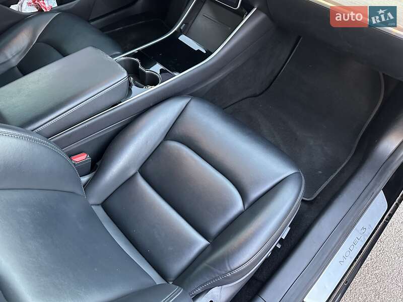 Седан Tesla Model 3 2019 в Рівному