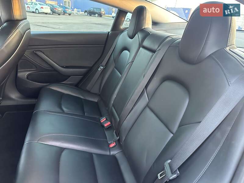 Седан Tesla Model 3 2019 в Рівному