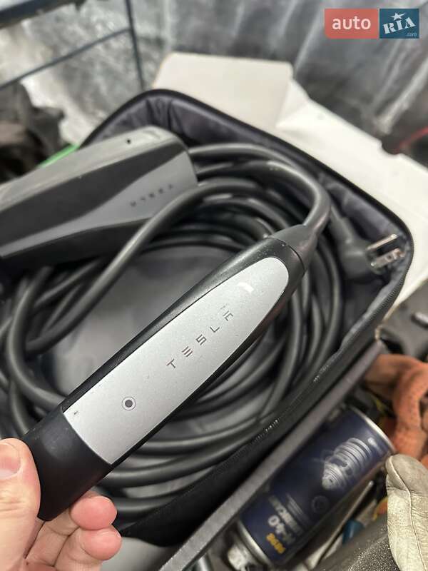 Седан Tesla Model 3 2019 в Рівному