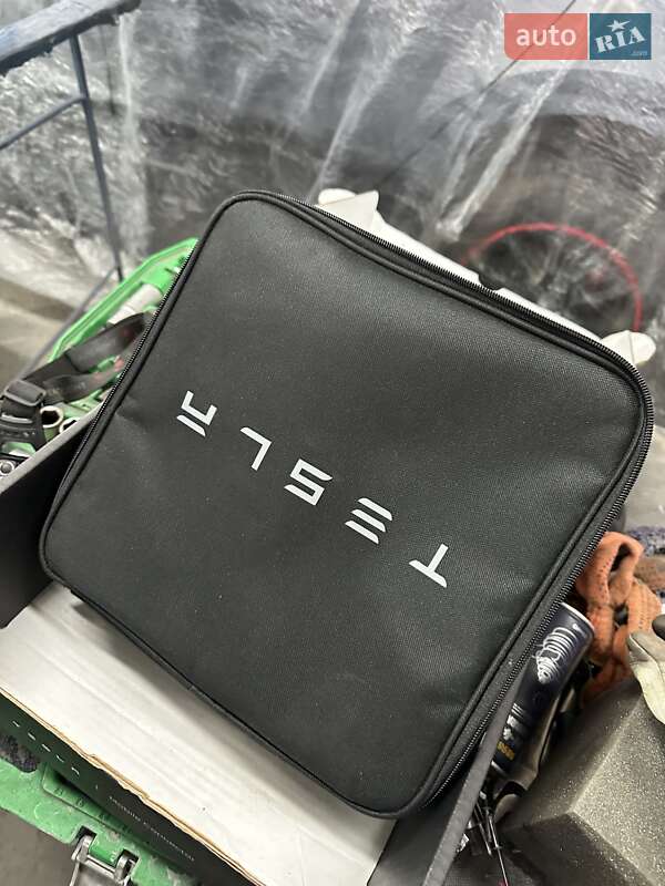 Седан Tesla Model 3 2019 в Рівному