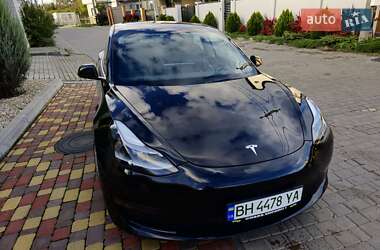 Седан Tesla Model 3 2022 в 