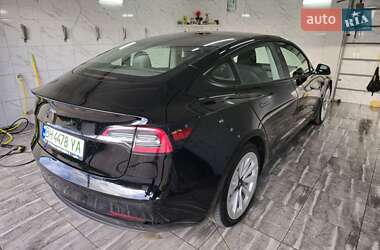 Седан Tesla Model 3 2022 в 