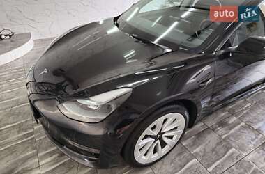 Седан Tesla Model 3 2022 в 