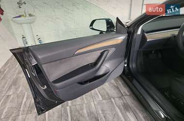 Седан Tesla Model 3 2022 в 