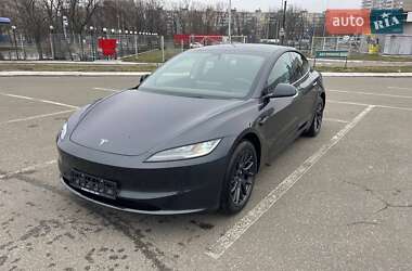 Седан Tesla Model 3 2024 в 