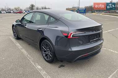 Седан Tesla Model 3 2024 в 