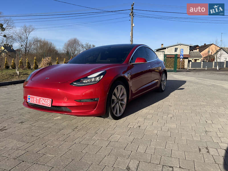 Седан Tesla Model 3 2018 в Львові