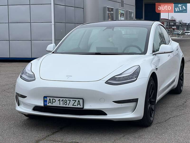 Tesla Model 3 2020
