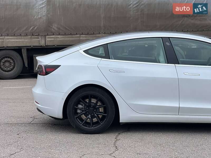Седан Tesla Model 3 2020 в Запорожье