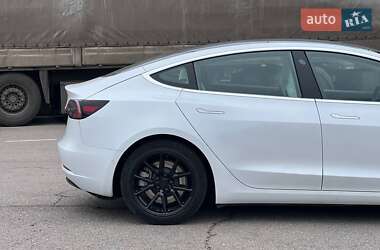 Седан Tesla Model 3 2020 в 