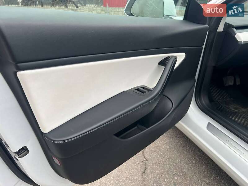 Седан Tesla Model 3 2020 в Запорожье
