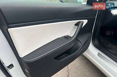 Седан Tesla Model 3 2020 в 