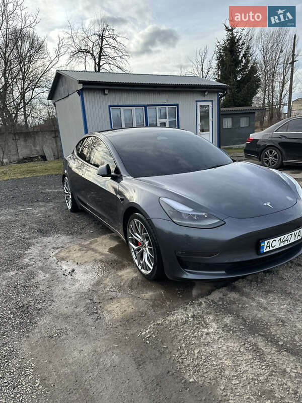 Седан Tesla Model 3 2023 в Львове