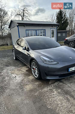 Седан Tesla Model 3 2023 в 