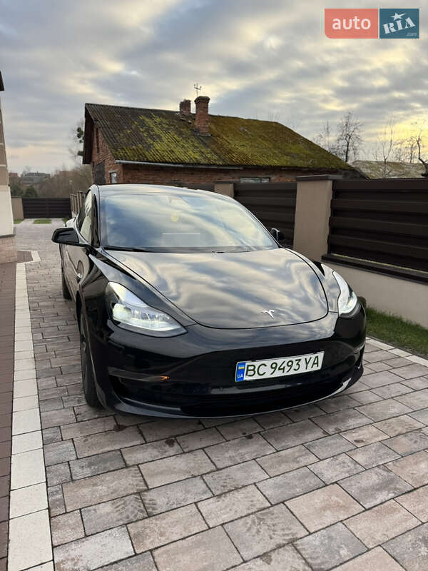 Седан Tesla Model 3 2022 в Львові