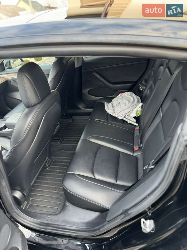 Седан Tesla Model 3 2022 в Львові