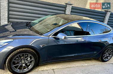 Седан Tesla Model 3 2019 в Львові