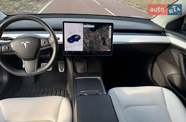 Седан Tesla Model 3 2021 в 