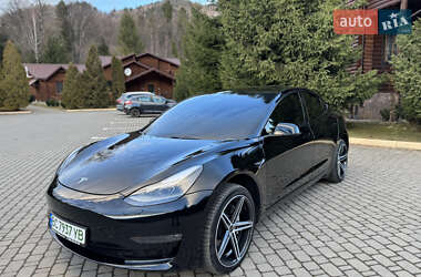 Седан Tesla Model 3 2021 в Львові