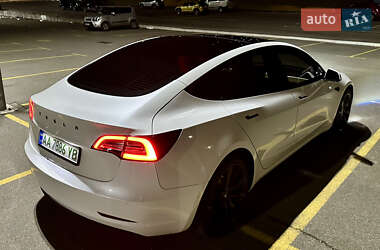 Седан Tesla Model 3 2021 в Киеве