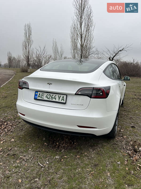 Седан Tesla Model 3 2021 в Каменском